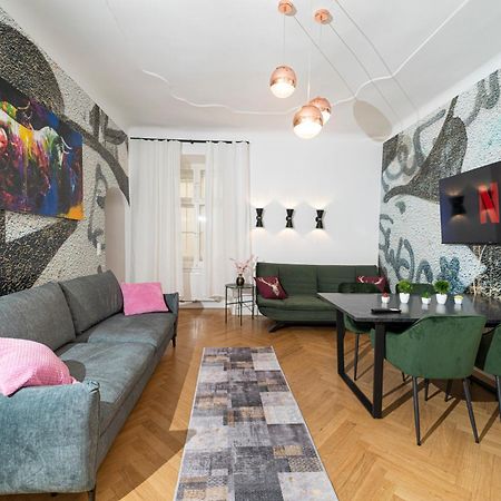 Central Stephansdom Apartment I Netflix I Self Check In Wien Eksteriør billede